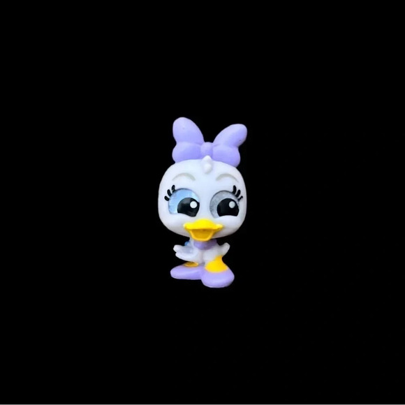 Disney Doorables: Series 5 Rare Figurine – Mickey and Friends – Daisy Duck - Picture 2 of 6